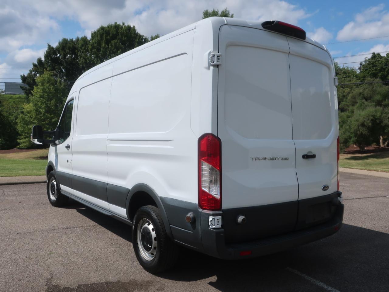 Ford Transit 250 Van Med. Roof w/Sliding Pass. 148-in. WB 2018