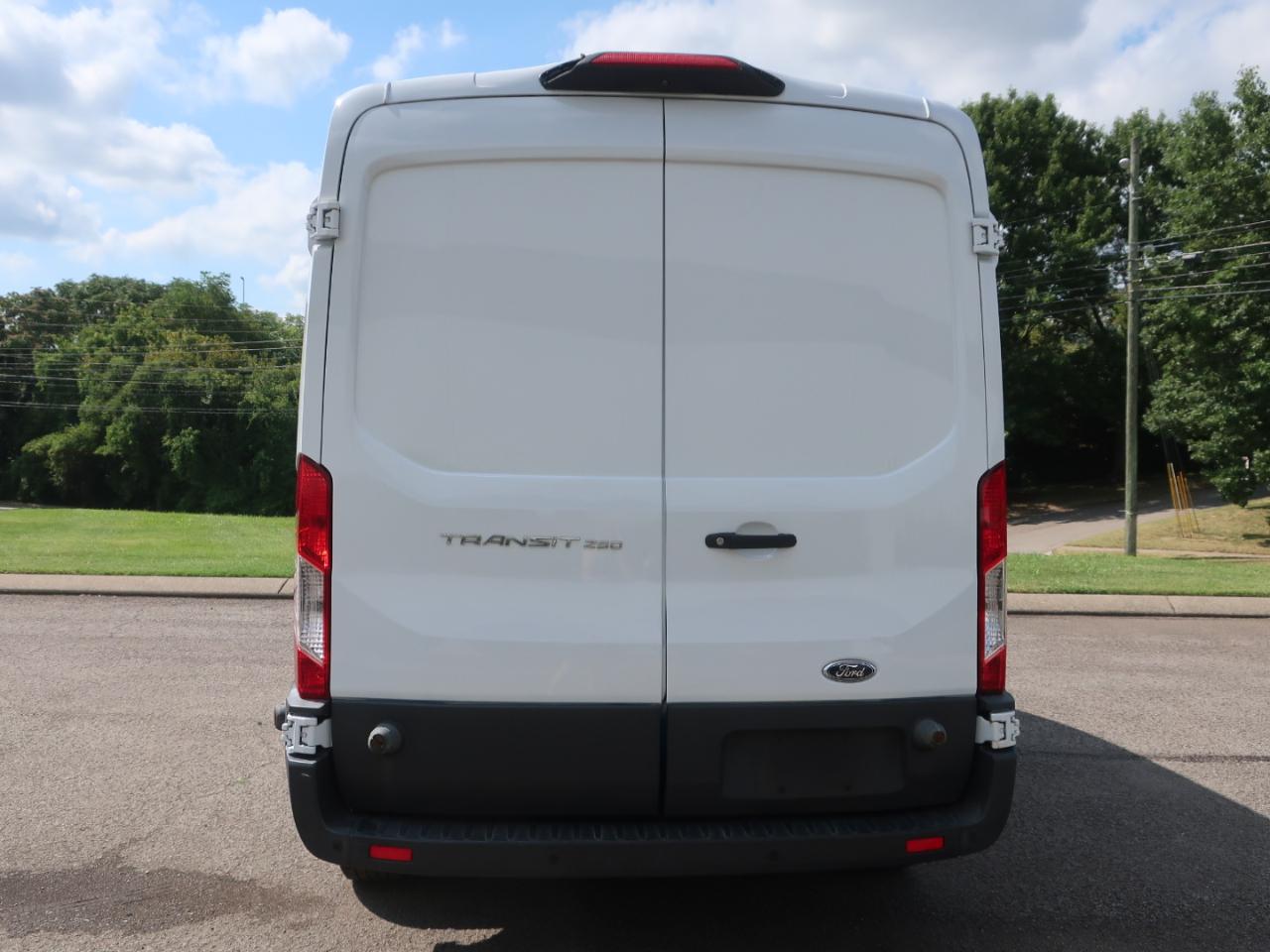 Ford Transit 250 Van Med. Roof w/Sliding Pass. 148-in. WB 2018