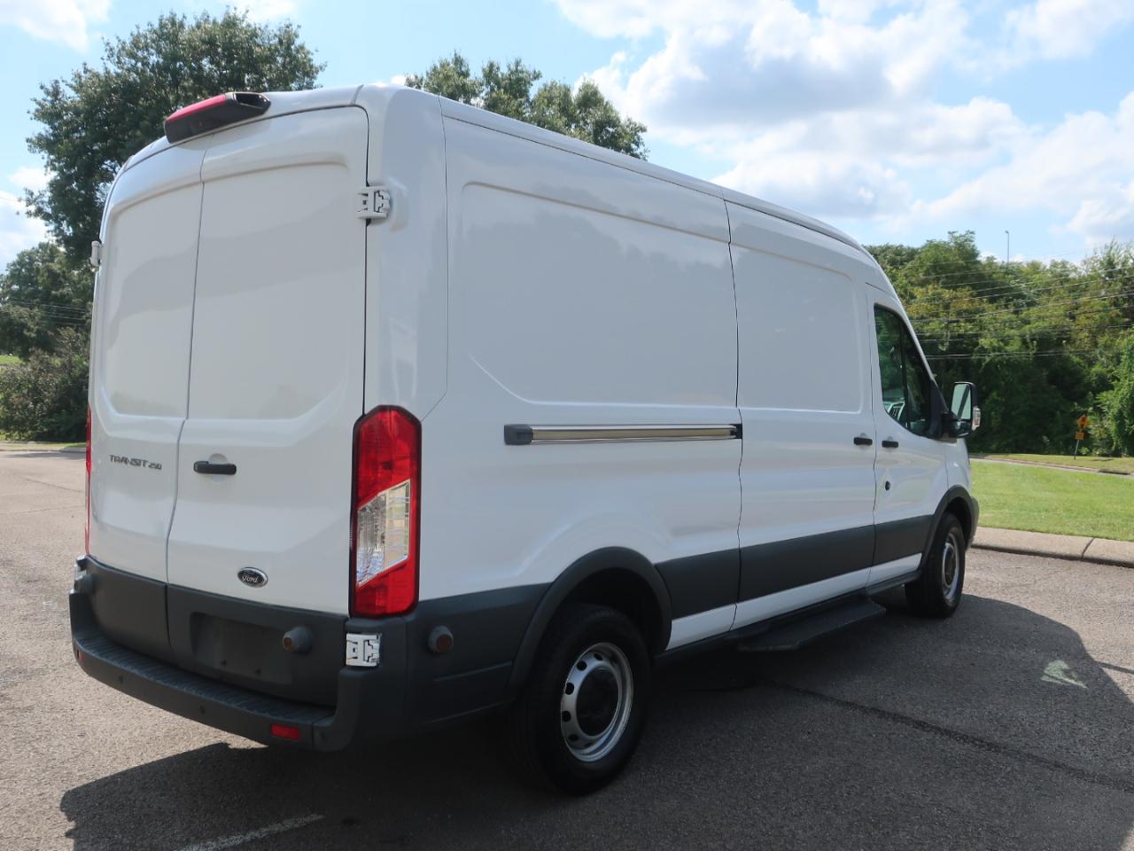 Ford Transit 250 Van Med. Roof w/Sliding Pass. 148-in. WB 2018