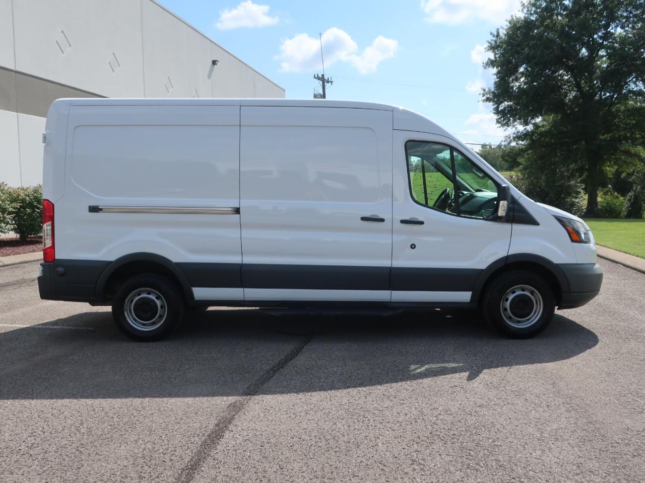 Ford Transit 250 Van Med. Roof w/Sliding Pass. 148-in. WB 2018