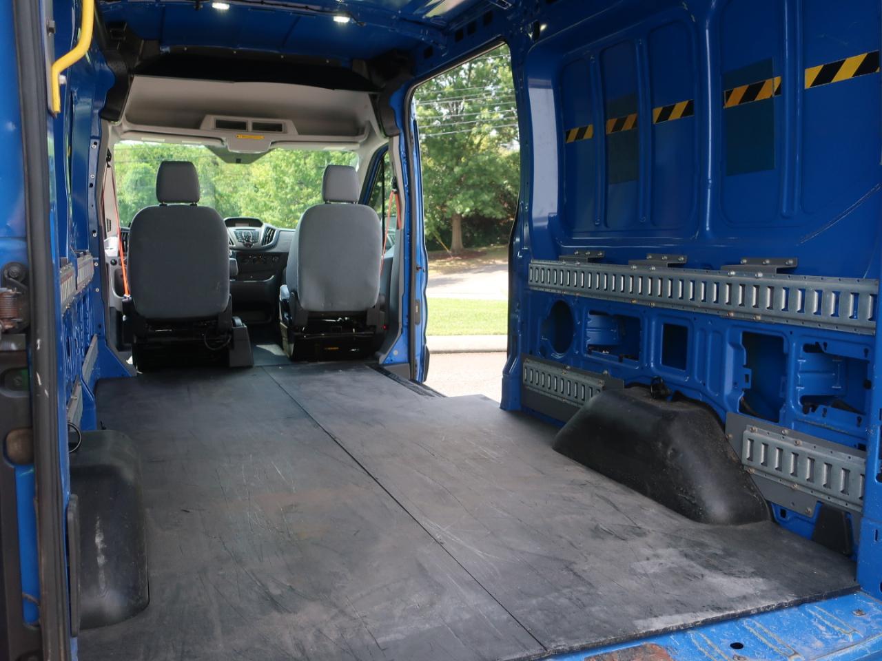 Ford Transit 250 Van Med. Roof w/Sliding Pass. 148-in. WB 2018