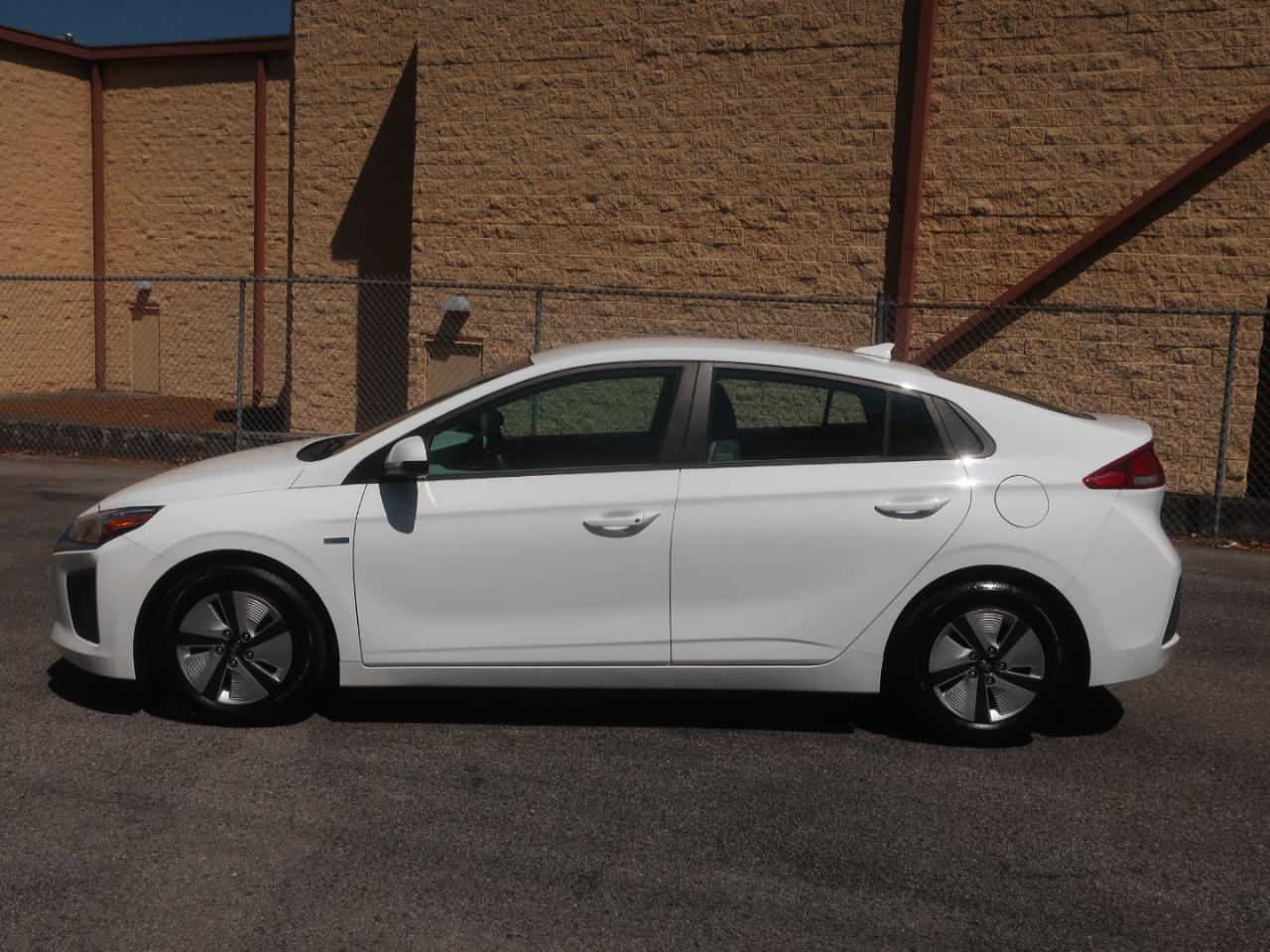 Hyundai Ioniq Hybrid Blue 2020