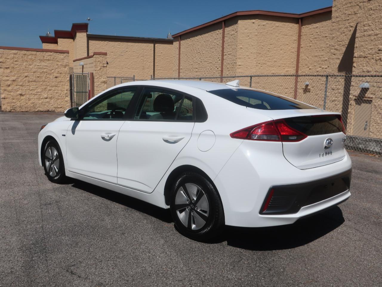 Hyundai Ioniq Hybrid Blue 2020