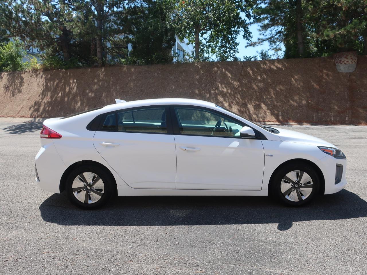 Hyundai Ioniq Hybrid Blue 2020