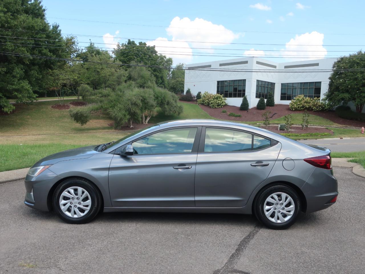 Hyundai Elantra SE 6AT 2019