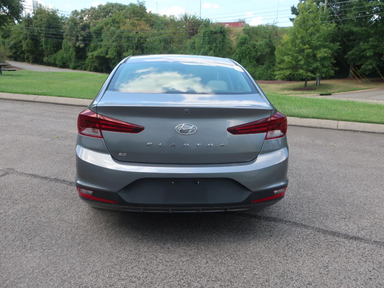 Hyundai Elantra SE 6AT 2019