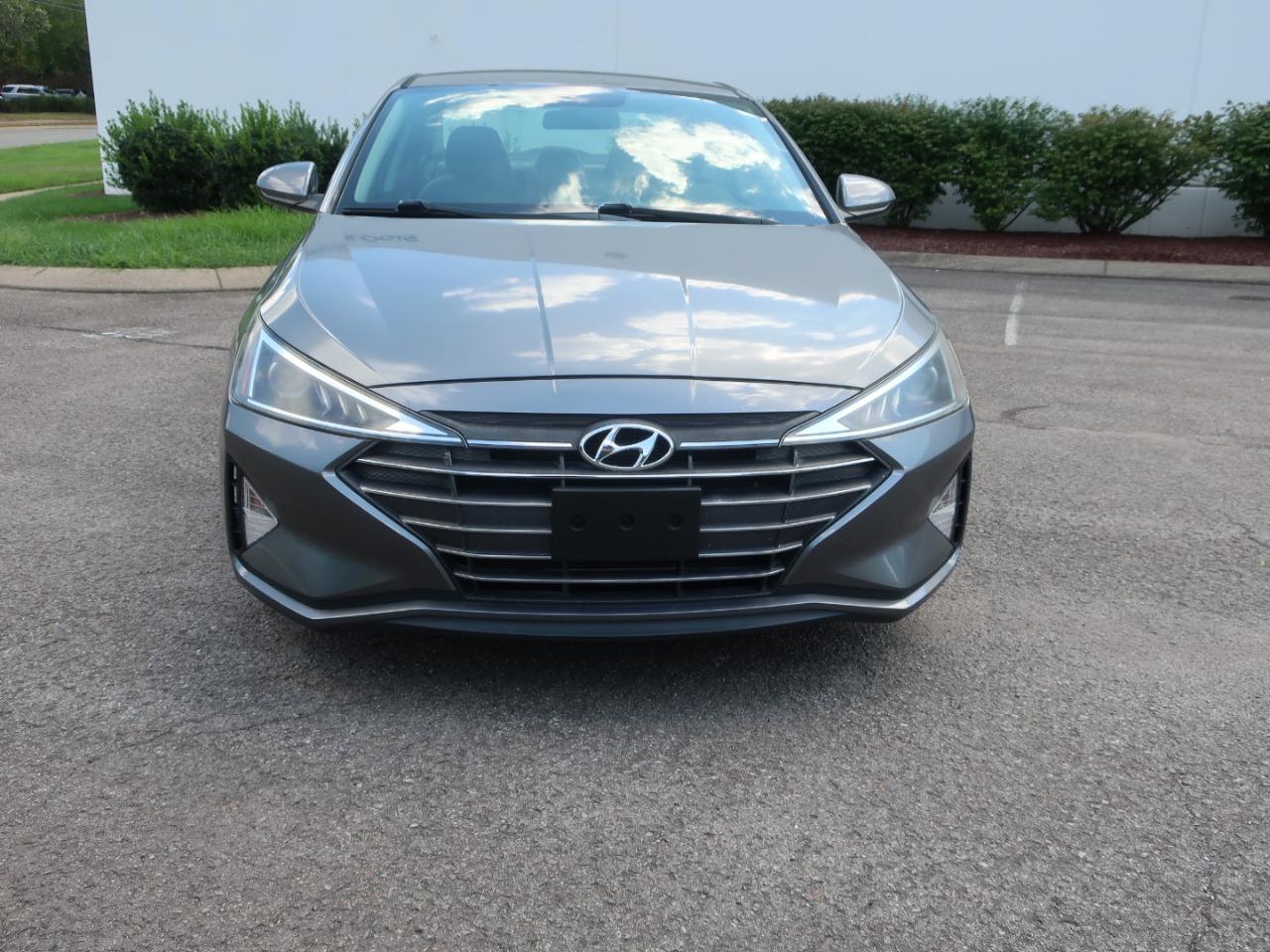 Hyundai Elantra SE 6AT 2019