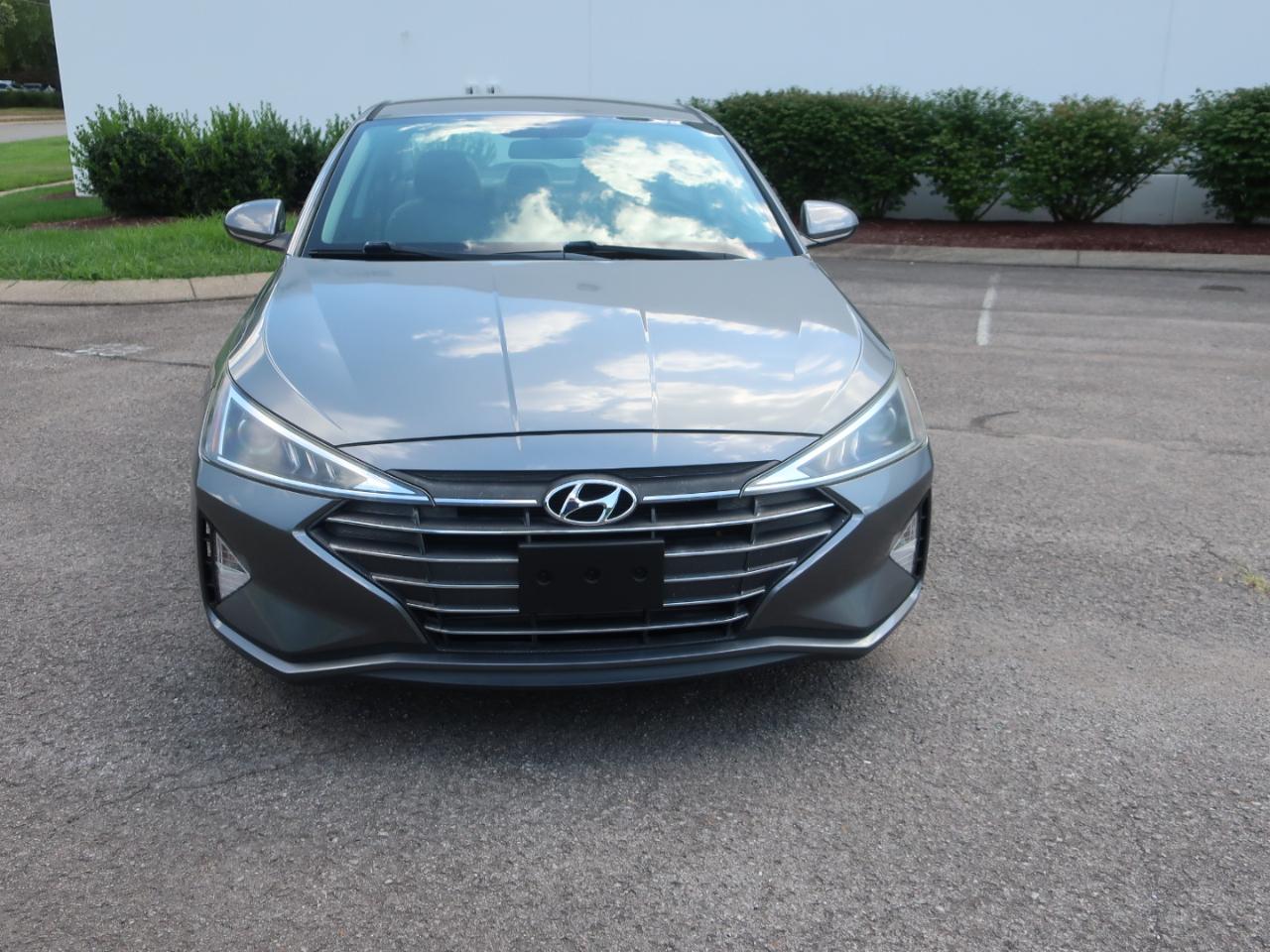 Hyundai Elantra SE 6AT 2019