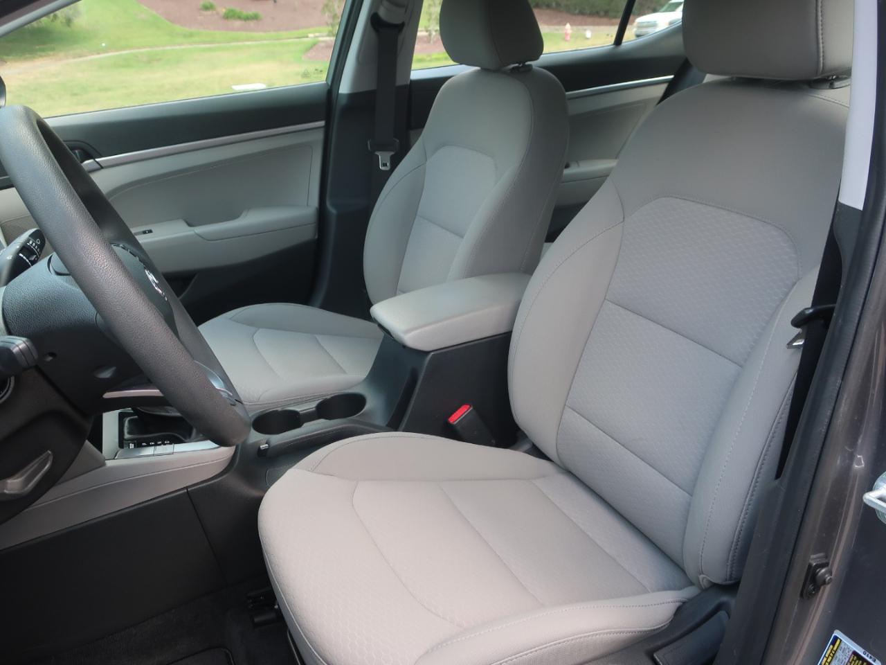 Hyundai Elantra SE 6AT 2019
