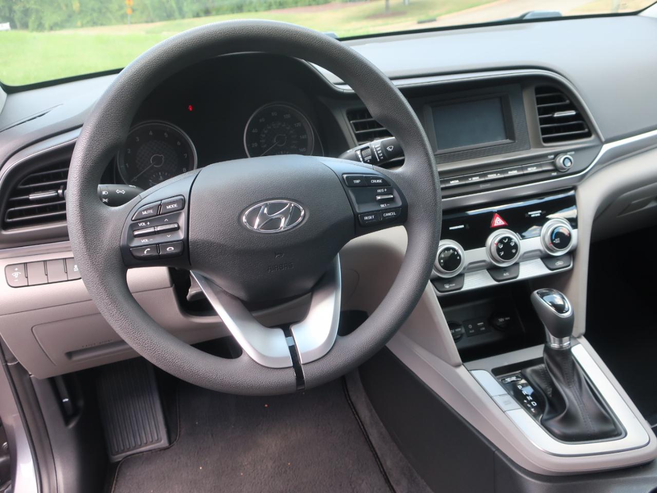 Hyundai Elantra SE 6AT 2019