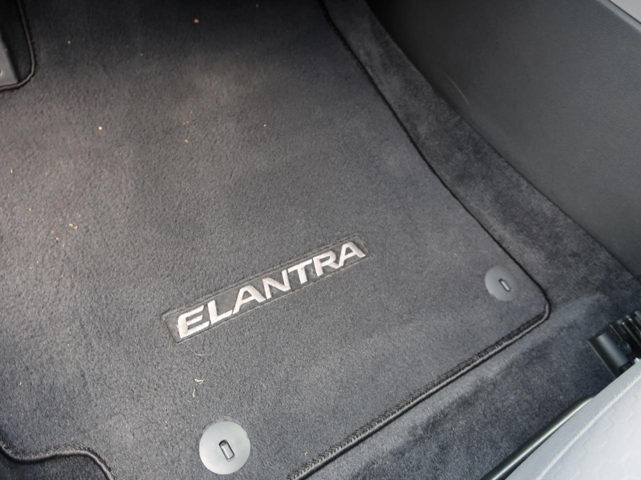 Hyundai Elantra SE 6AT 2019