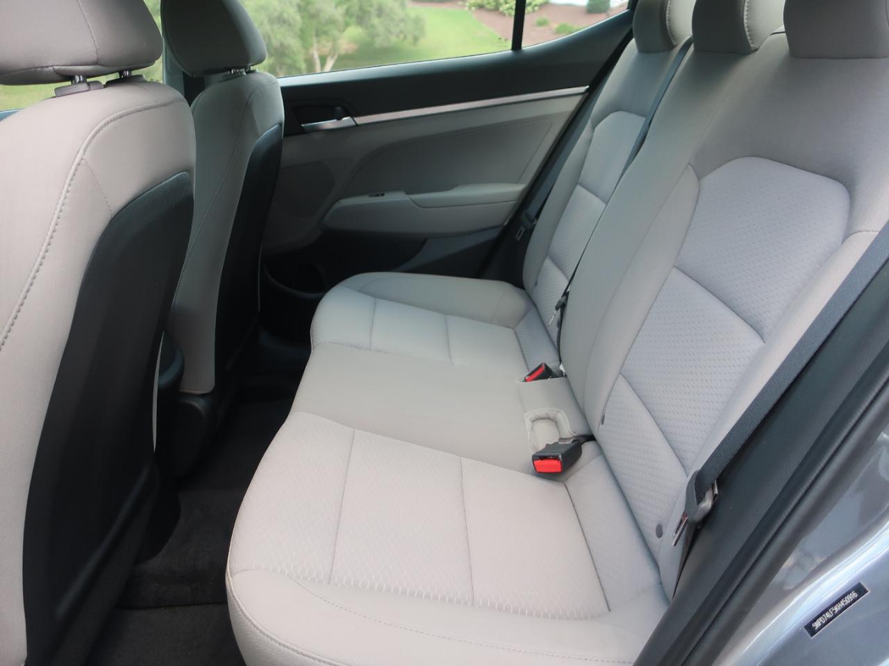 Hyundai Elantra SE 6AT 2019