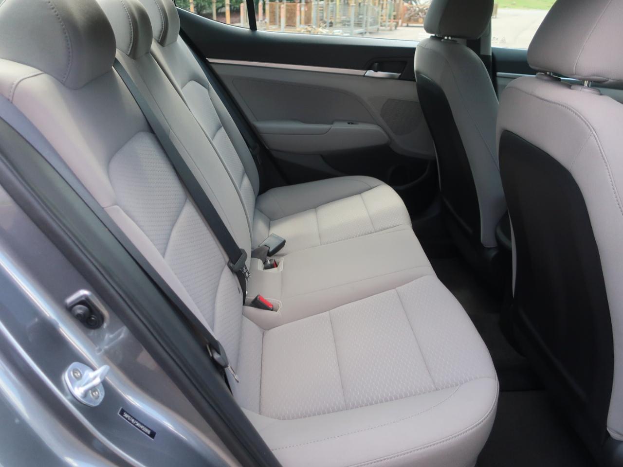 Hyundai Elantra SE 6AT 2019