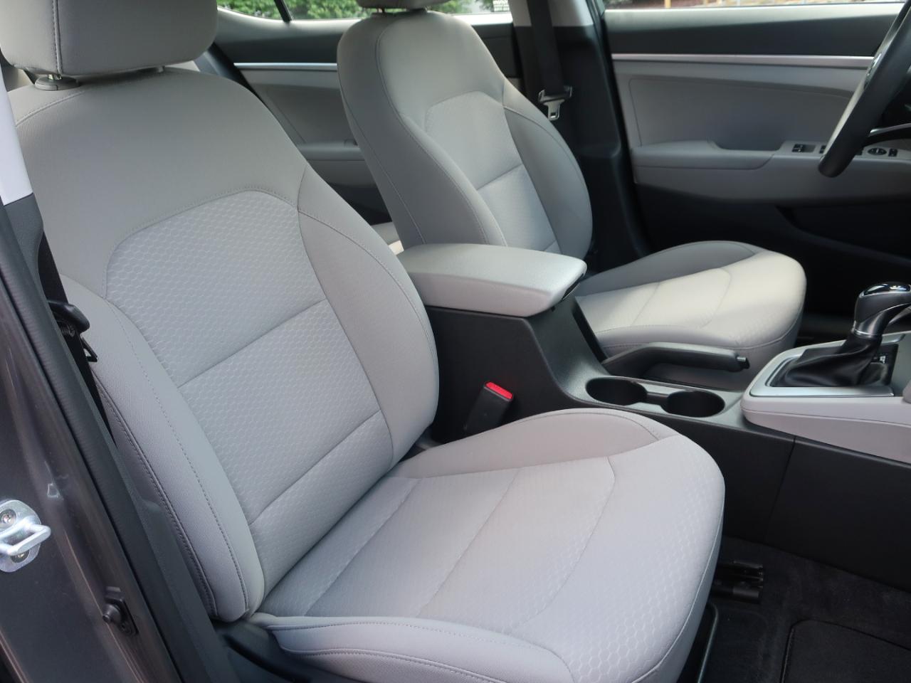 Hyundai Elantra SE 6AT 2019