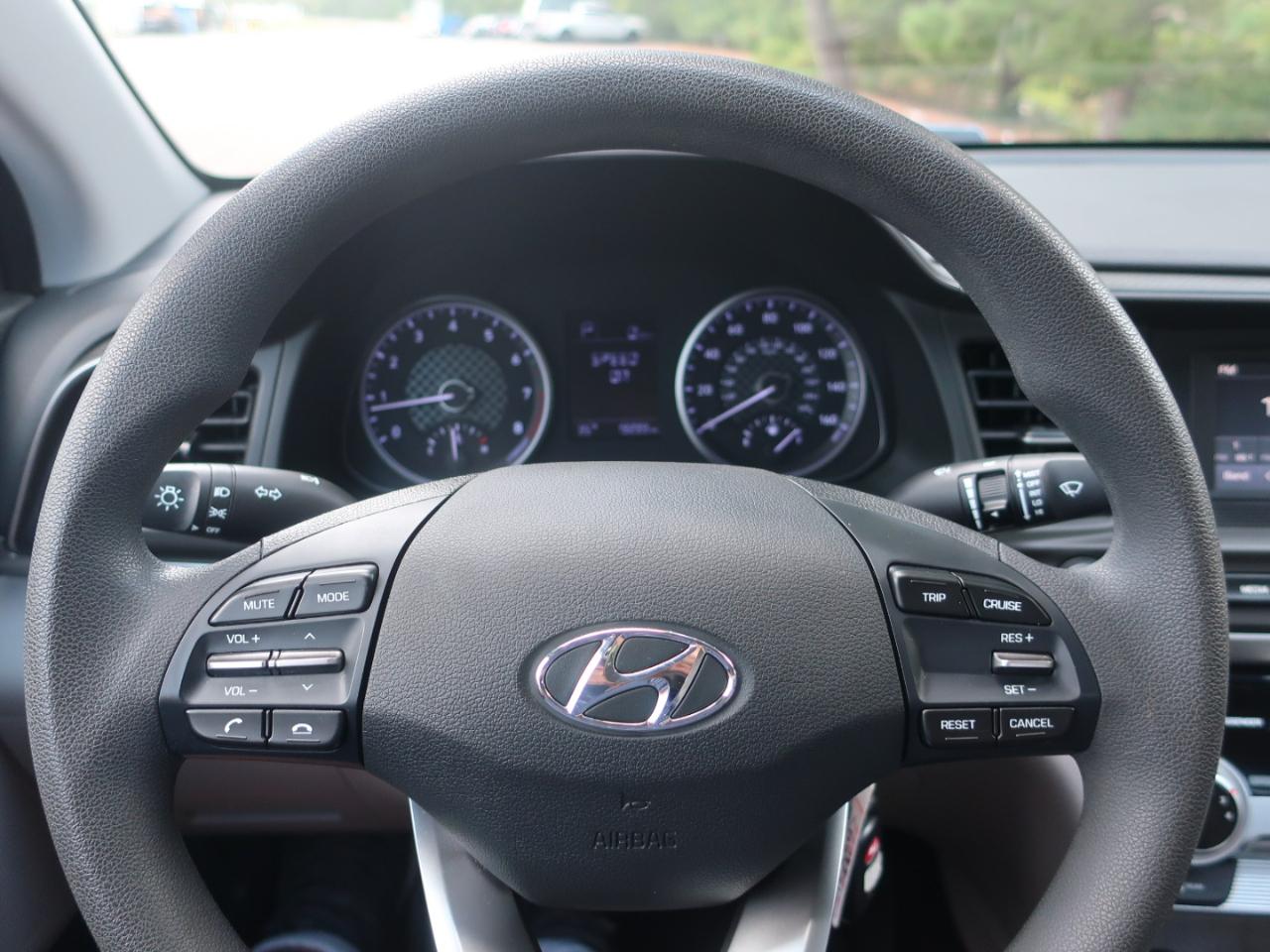 Hyundai Elantra SE 6AT 2019