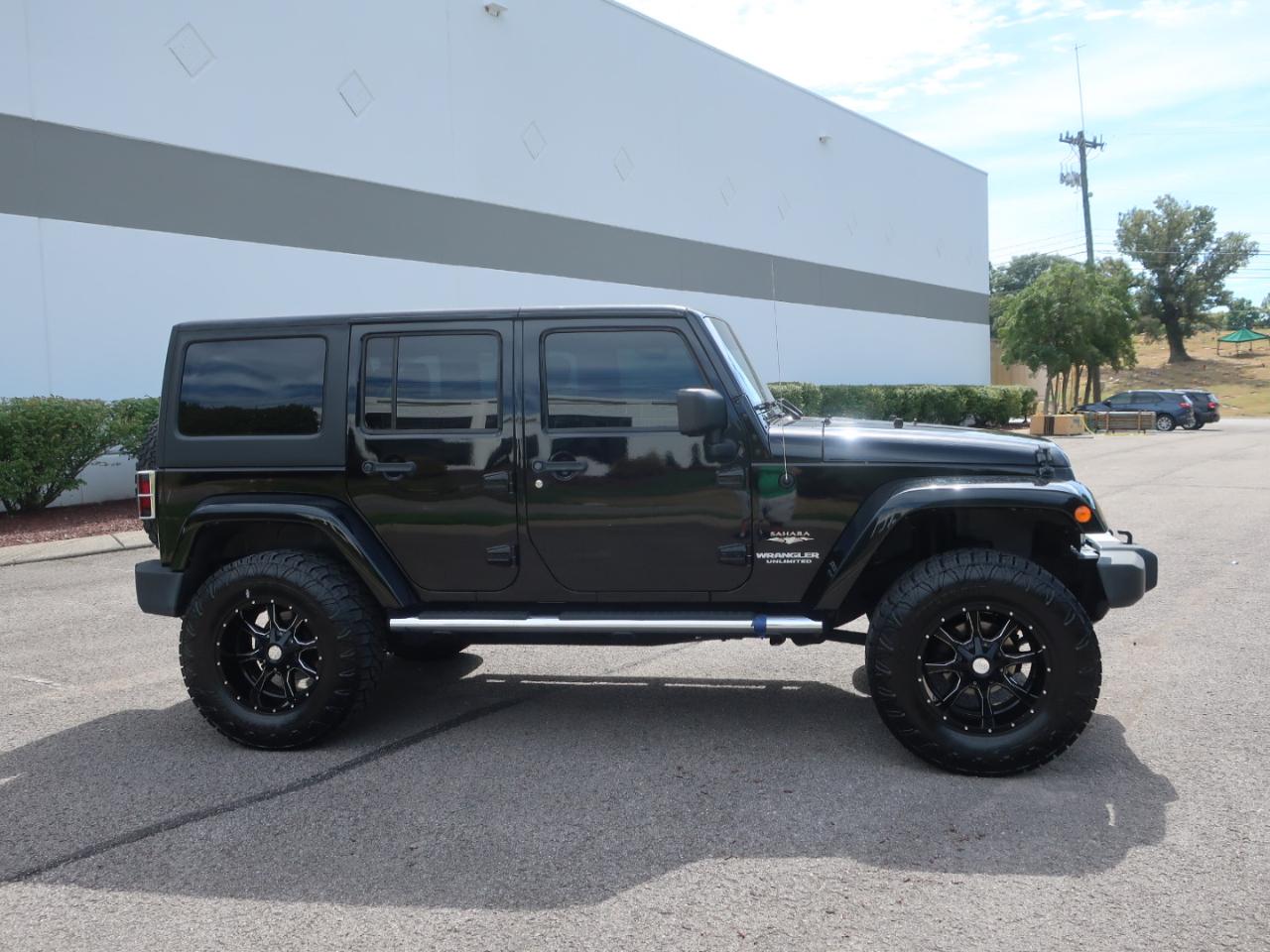 Jeep Wrangler Unlimited Sahara 4WD 2011