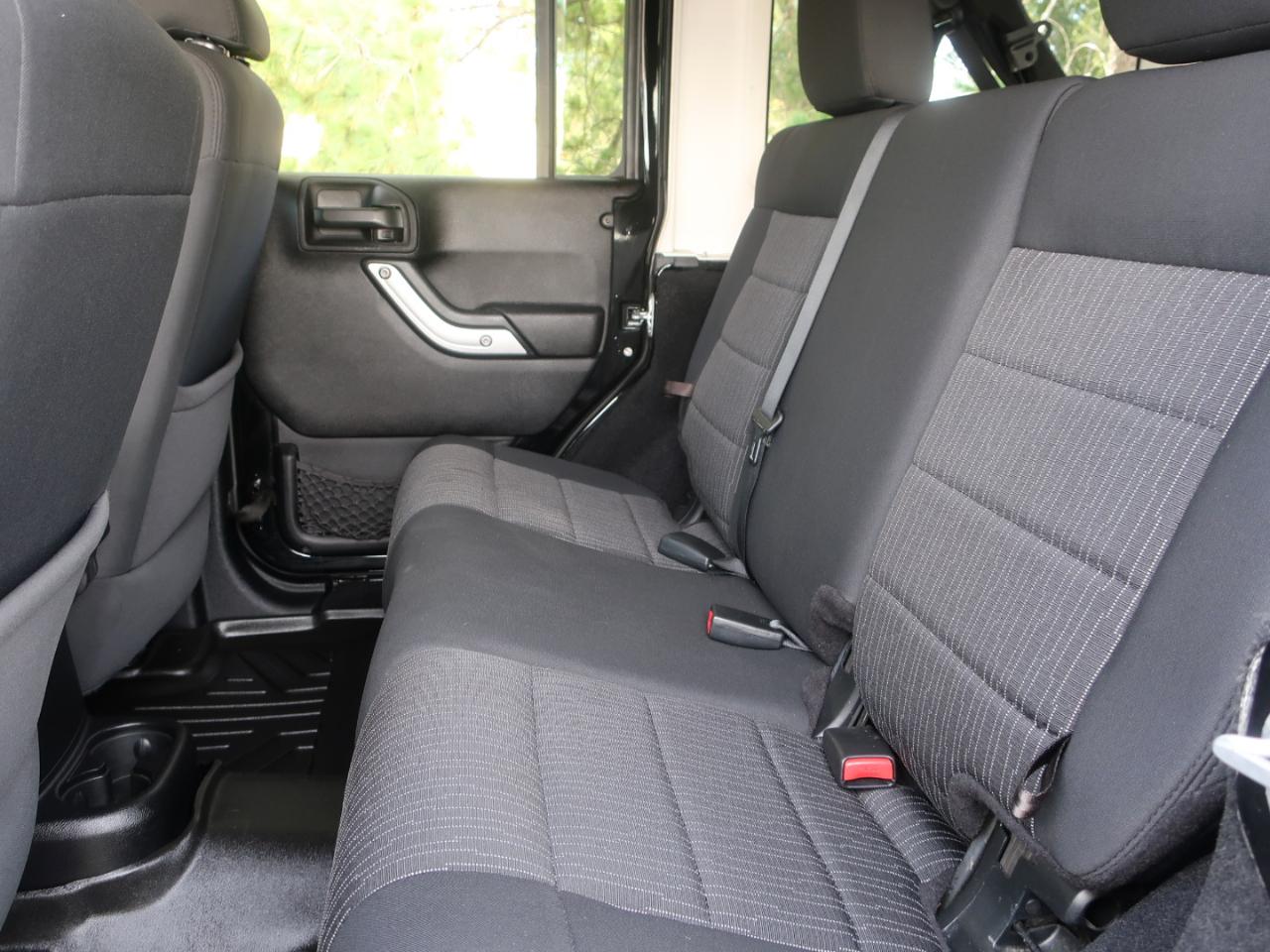 Jeep Wrangler Unlimited Sahara 4WD 2011