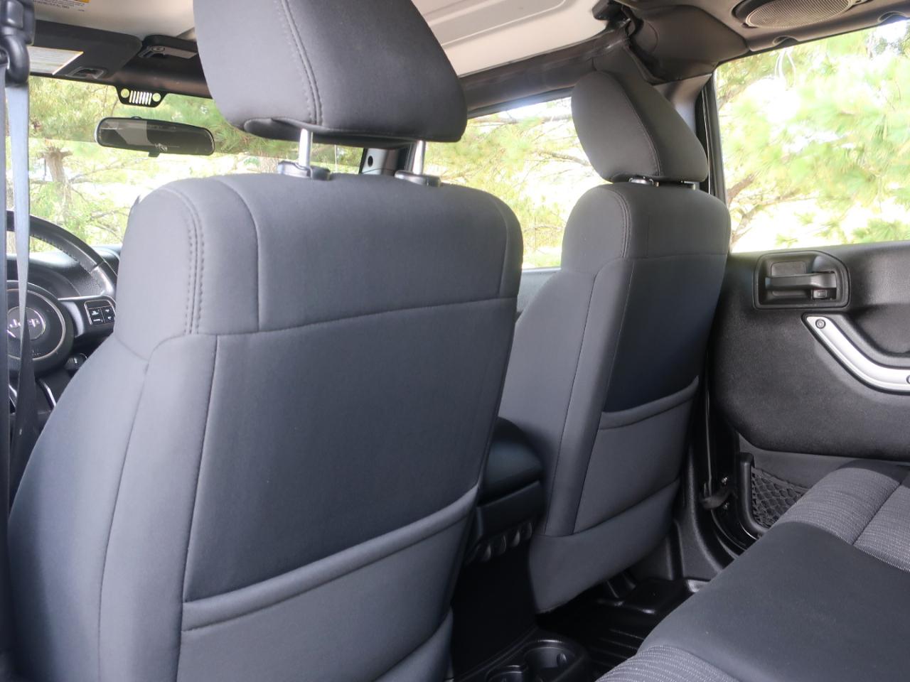 Jeep Wrangler Unlimited Sahara 4WD 2011