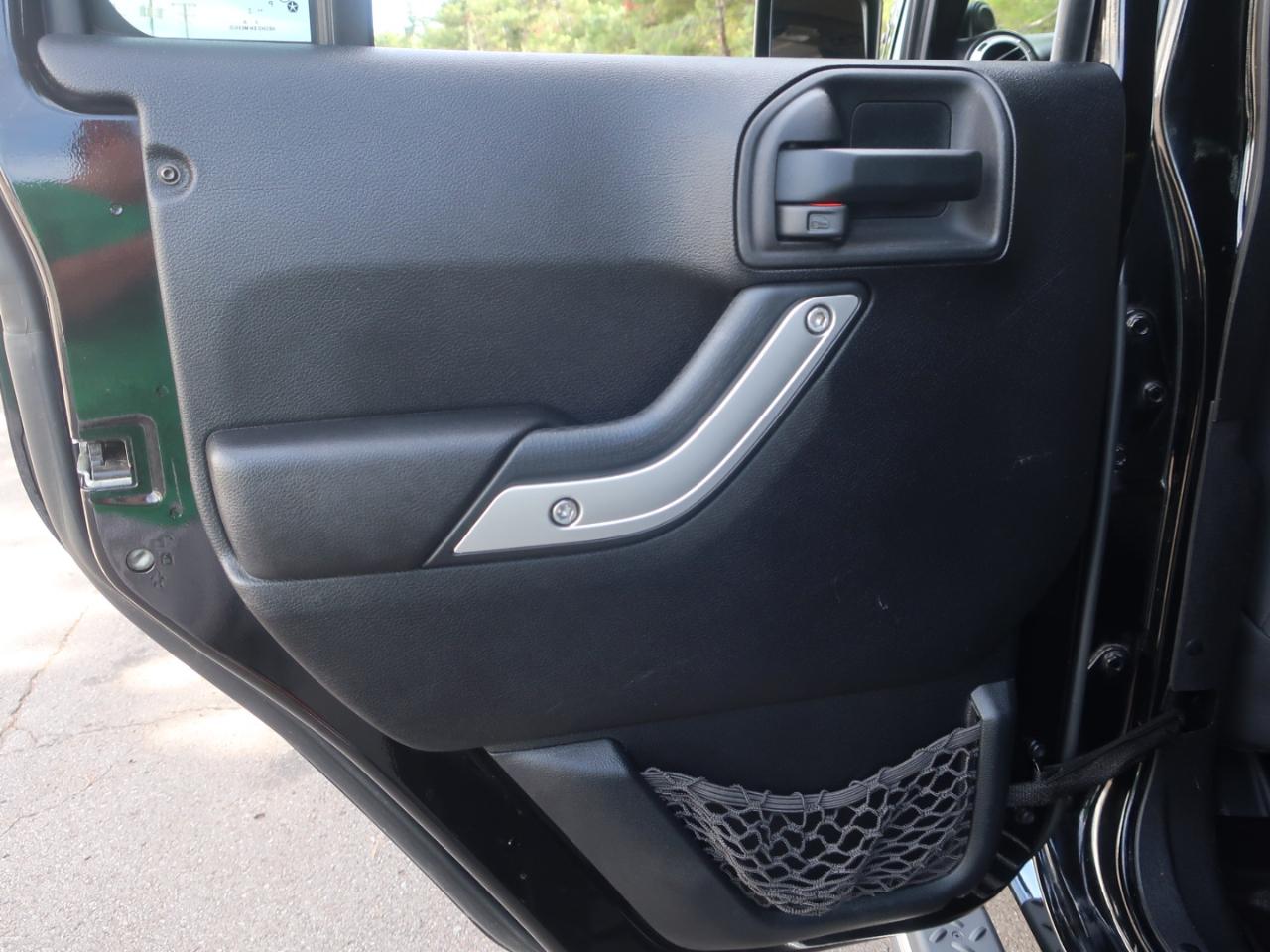 Jeep Wrangler Unlimited Sahara 4WD 2011