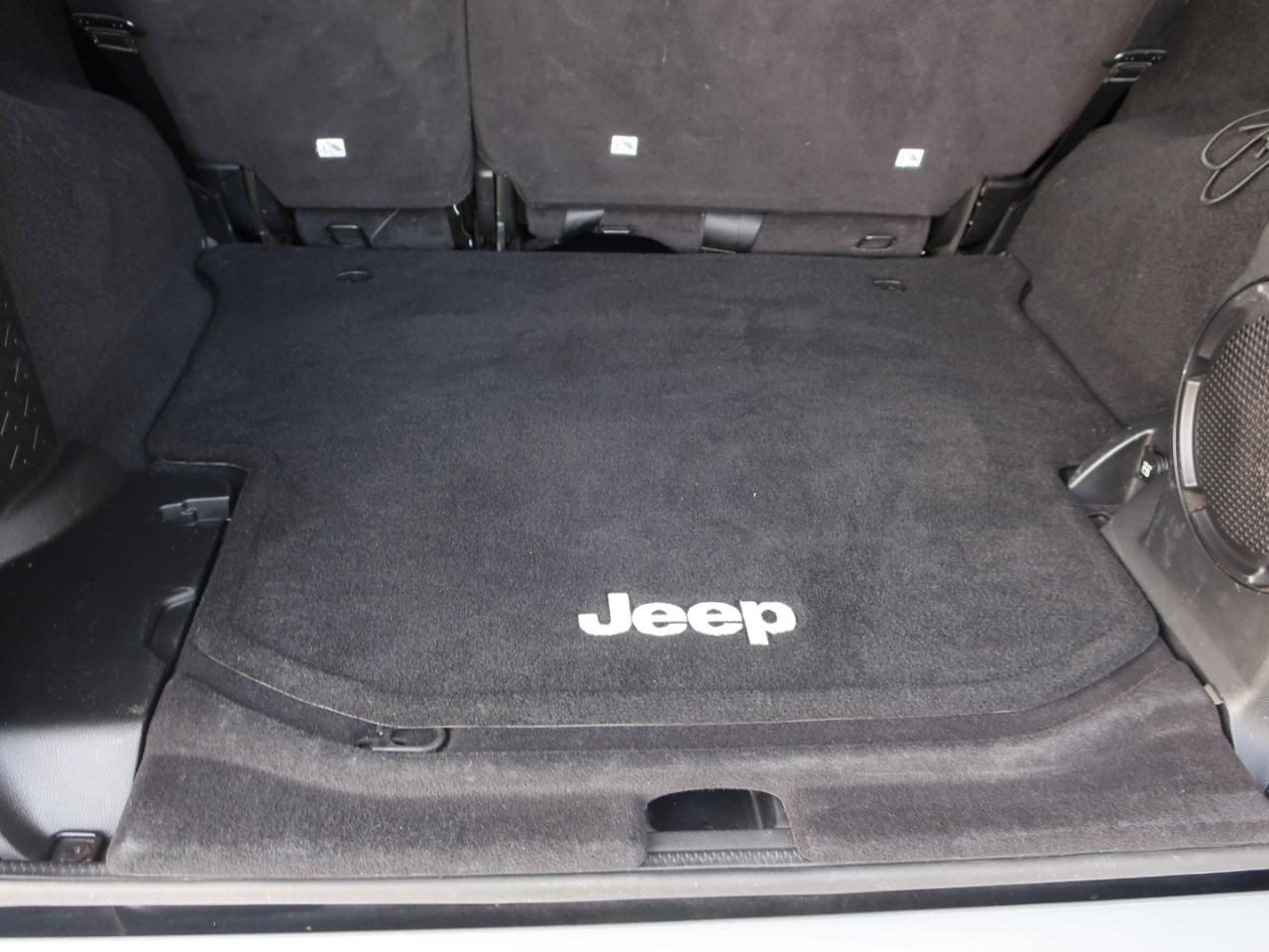 Jeep Wrangler Unlimited Sahara 4WD 2011