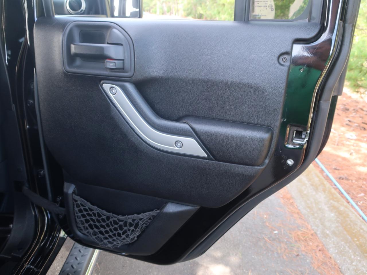 Jeep Wrangler Unlimited Sahara 4WD 2011