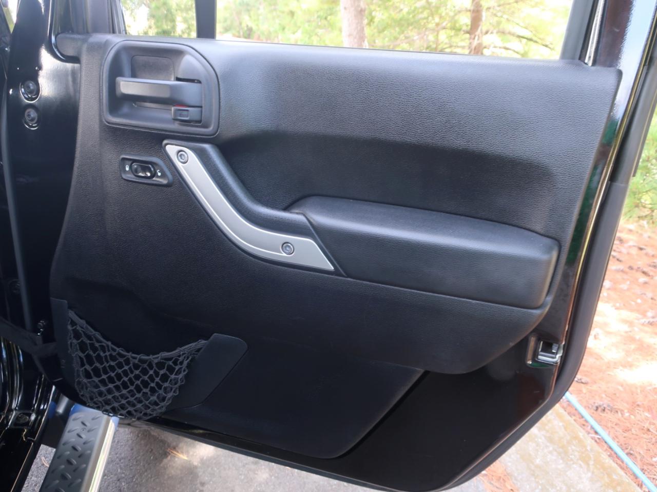 Jeep Wrangler Unlimited Sahara 4WD 2011