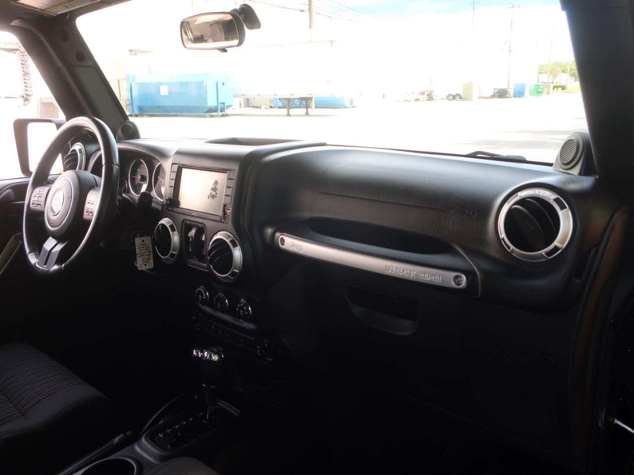 Jeep Wrangler Unlimited Sahara 4WD 2011