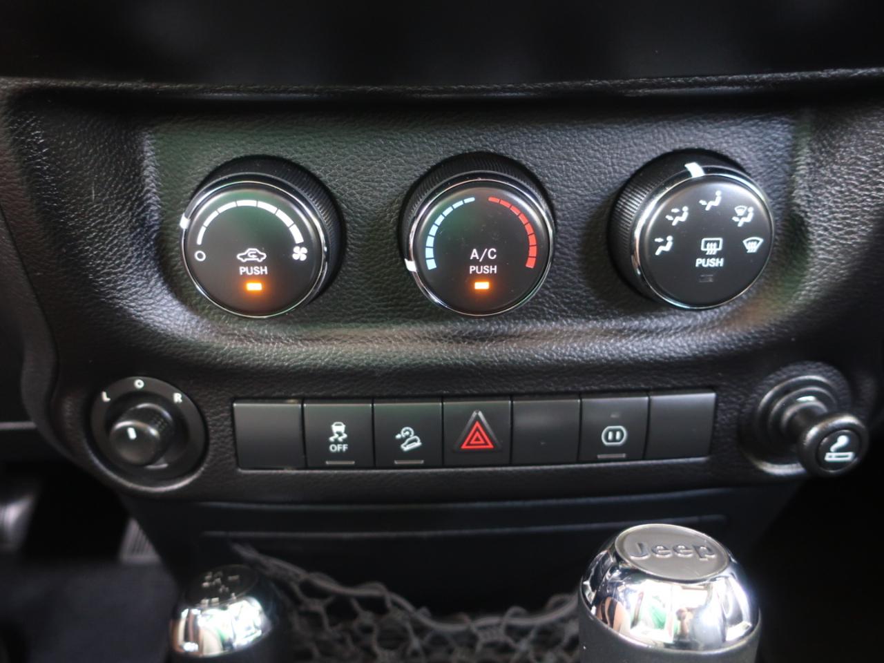 Jeep Wrangler Unlimited Sahara 4WD 2011