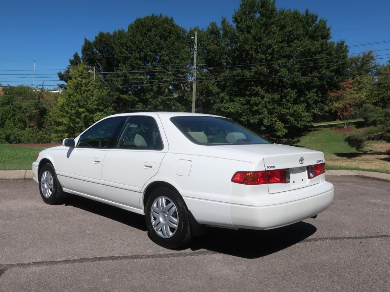 Toyota Camry LE 2001