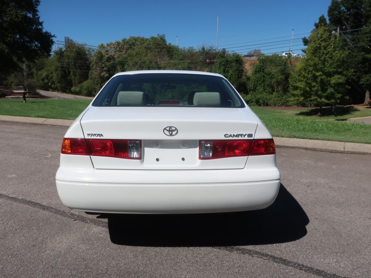 Toyota Camry LE 2001