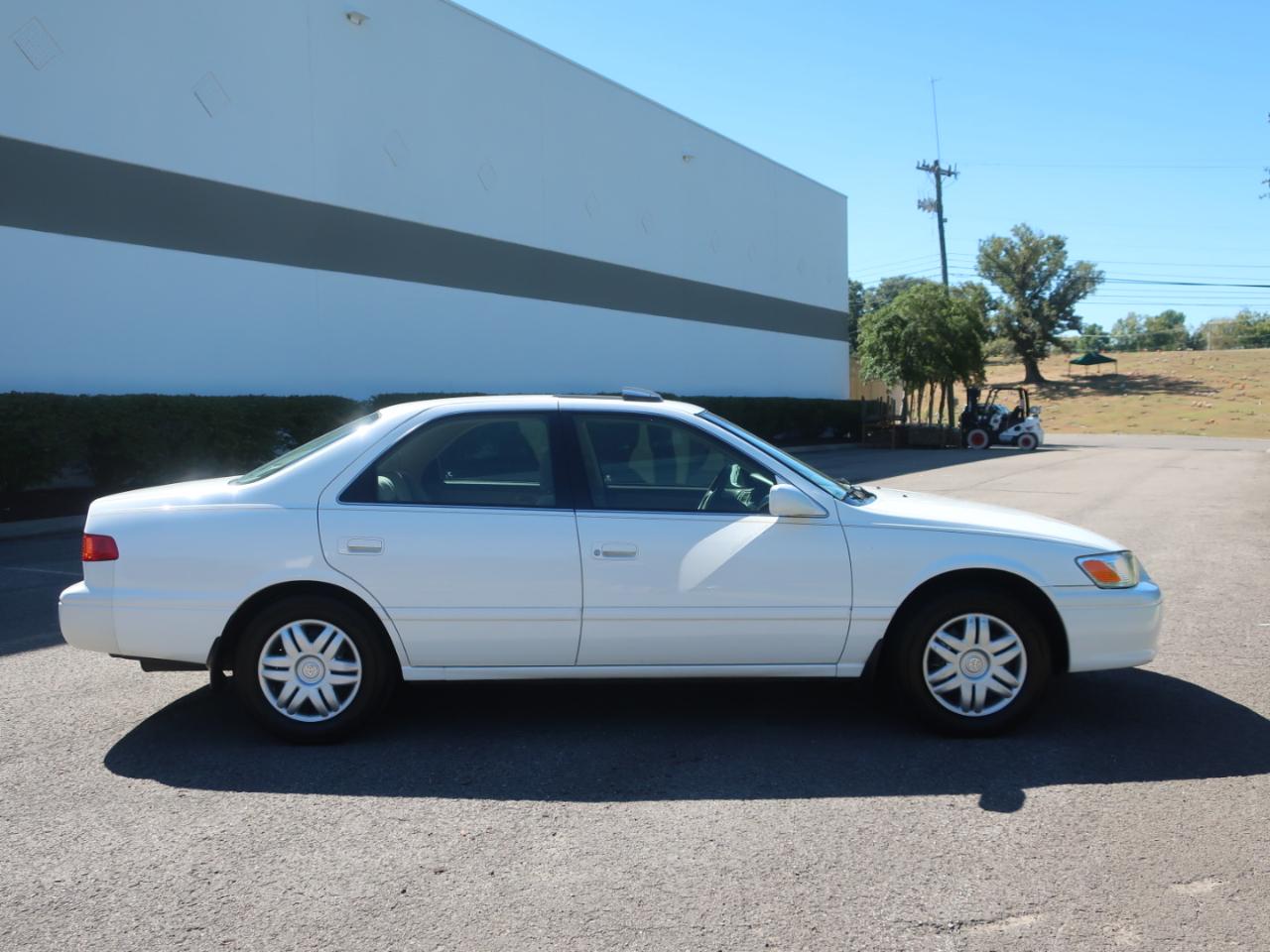 Toyota Camry LE 2001