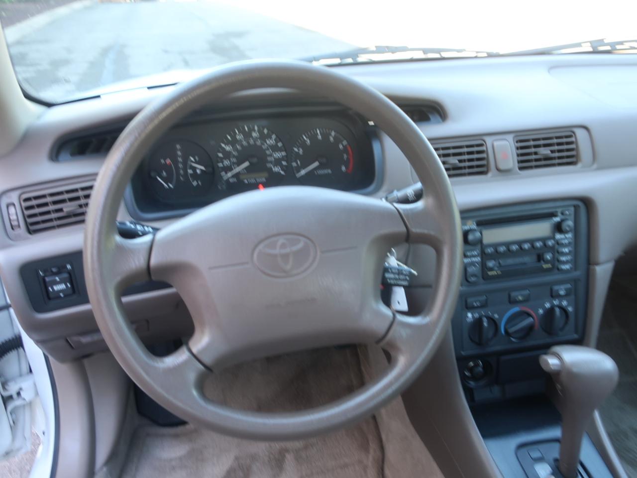 Toyota Camry LE 2001