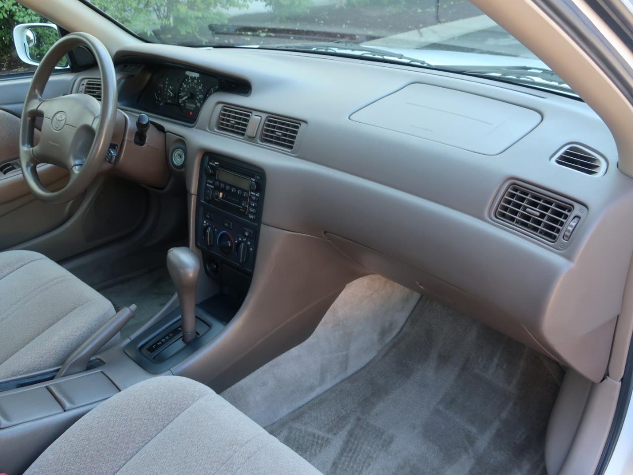 Toyota Camry LE 2001
