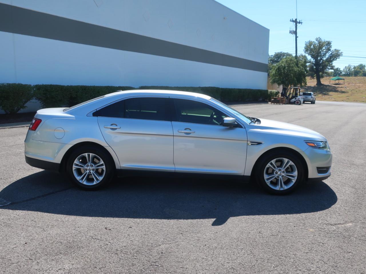 Ford Taurus SEL FWD 2017
