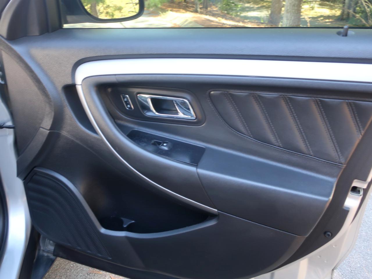 Ford Taurus SEL FWD 2017