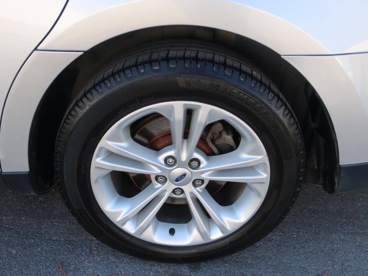 Ford Taurus SEL FWD 2017
