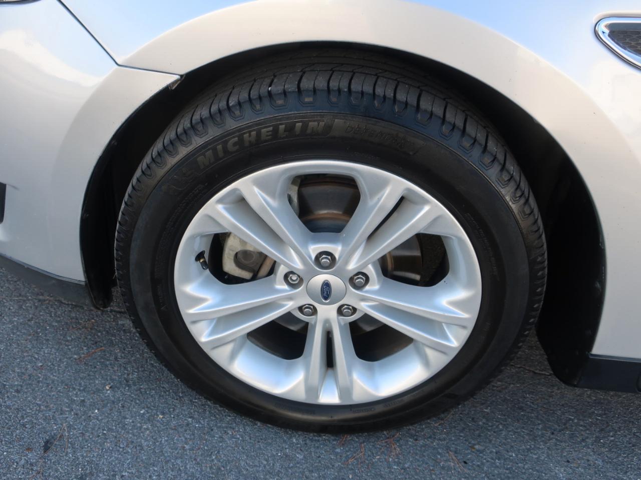 Ford Taurus SEL FWD 2017