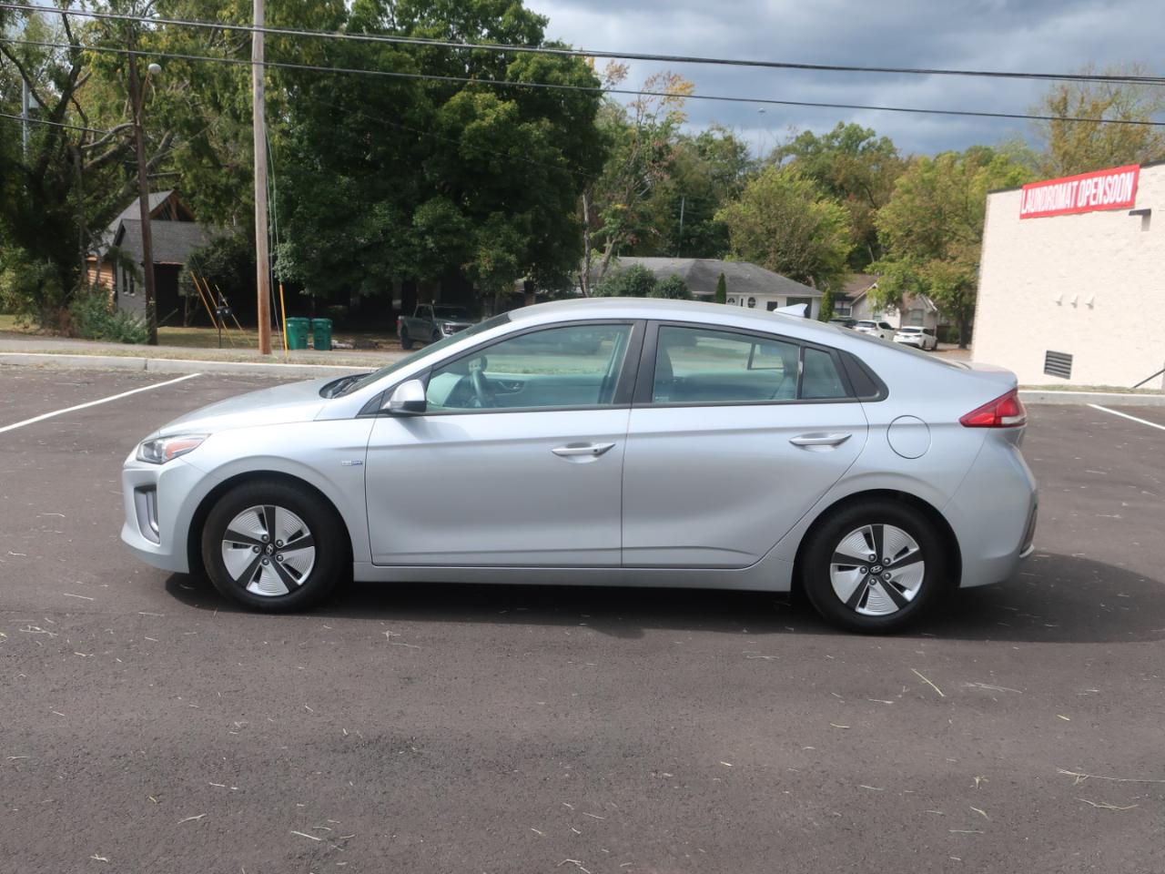 Hyundai Ioniq Hybrid Blue 2020