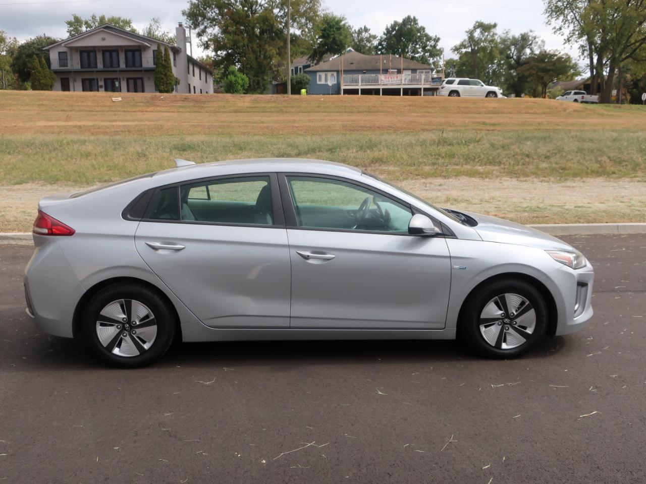 Hyundai Ioniq Hybrid Blue 2020