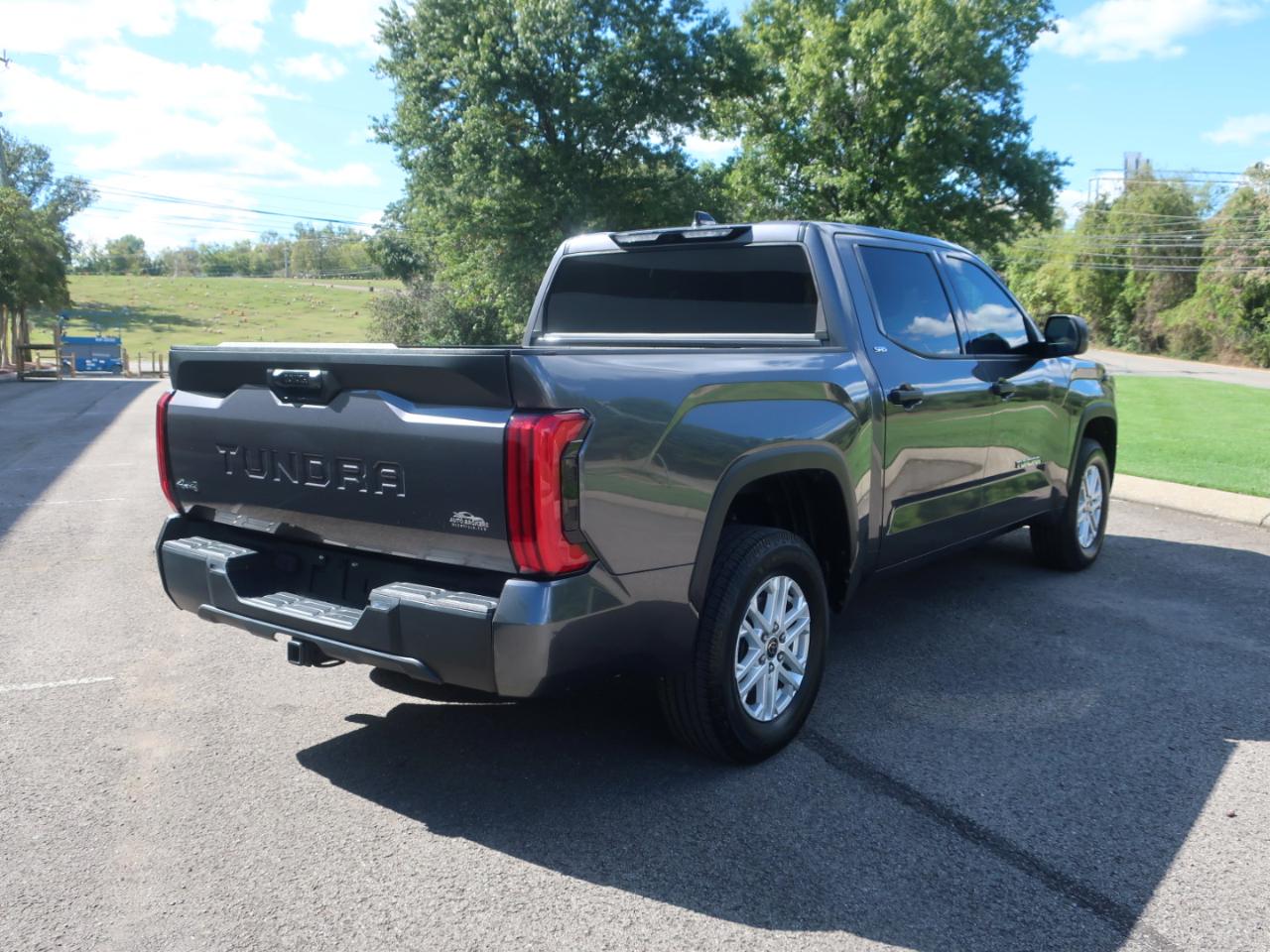 Toyota Tundra SR5 CrewMax 4WD 2023