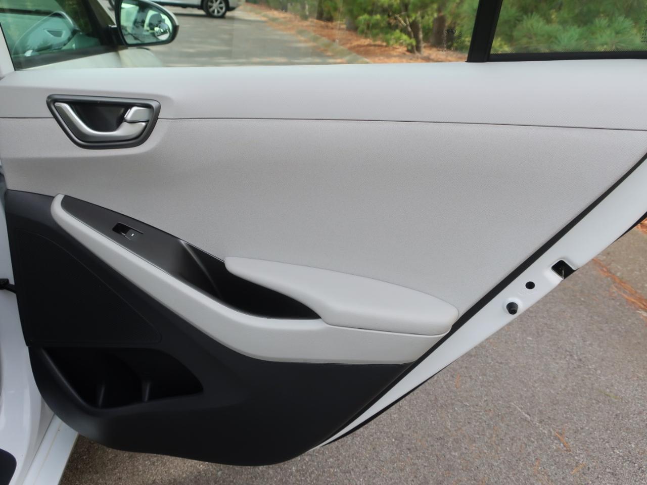 Hyundai Ioniq Hybrid Blue 2020
