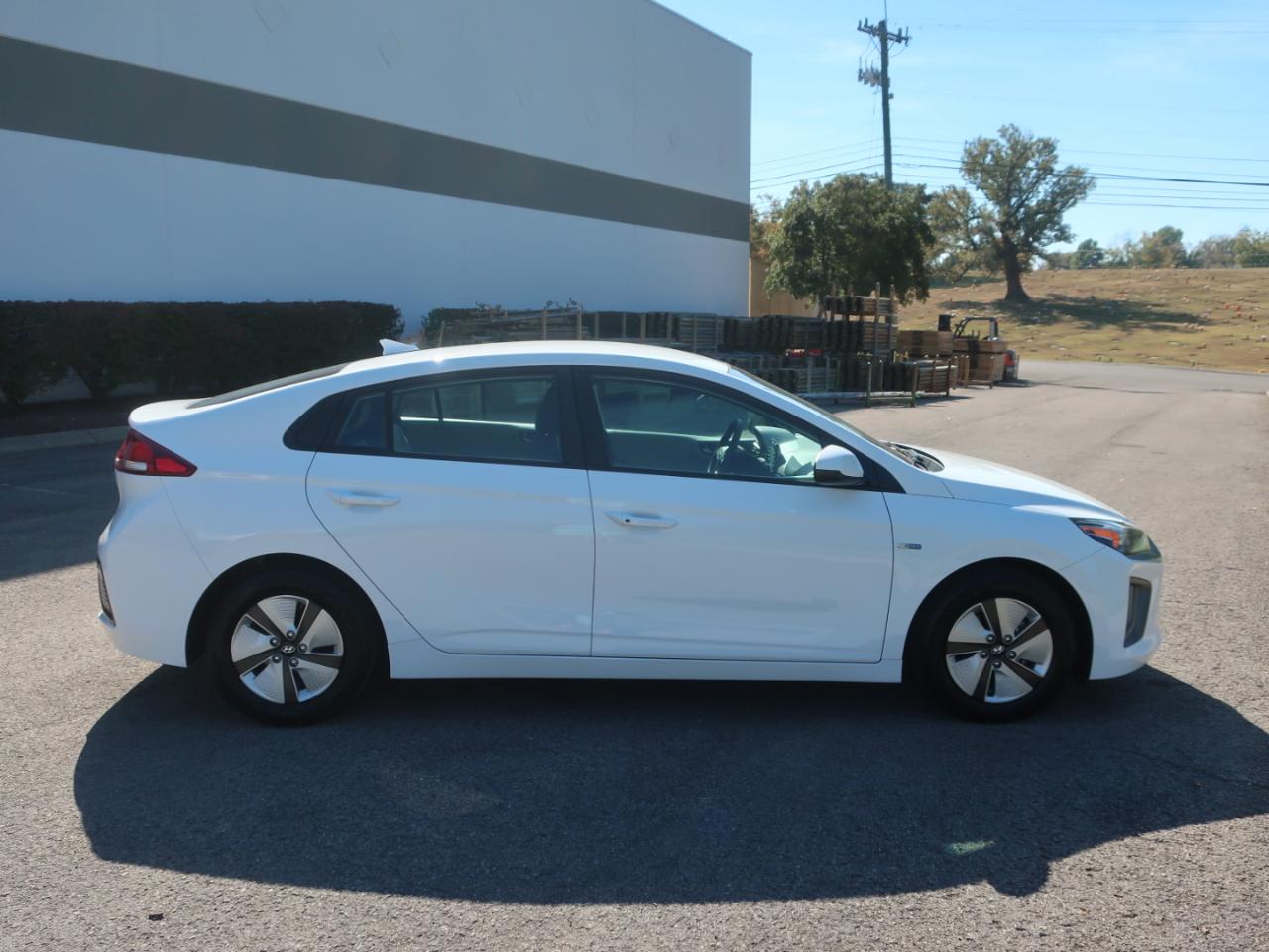Hyundai Ioniq Hybrid Blue 2020