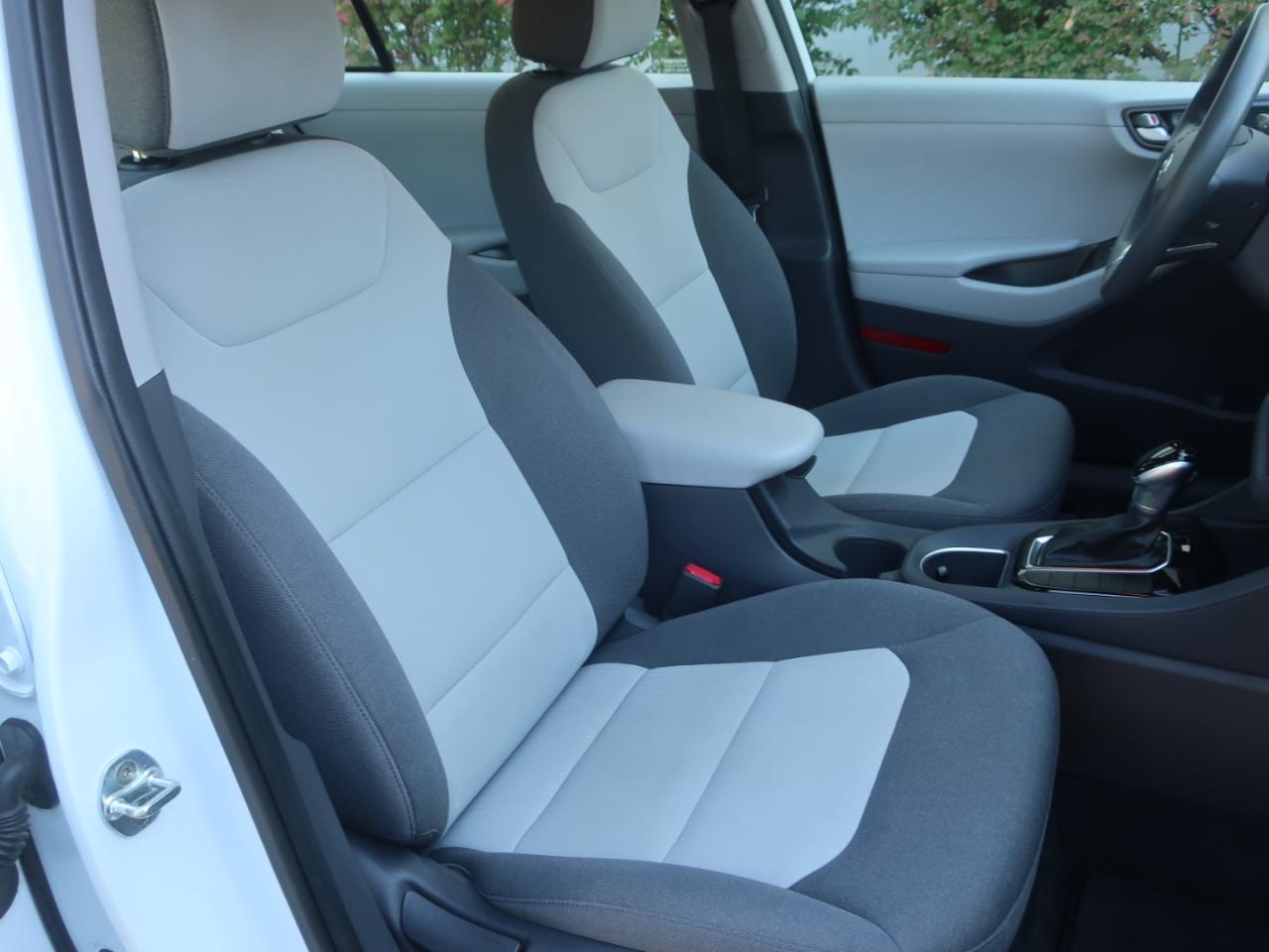 Hyundai Ioniq Hybrid Blue 2020