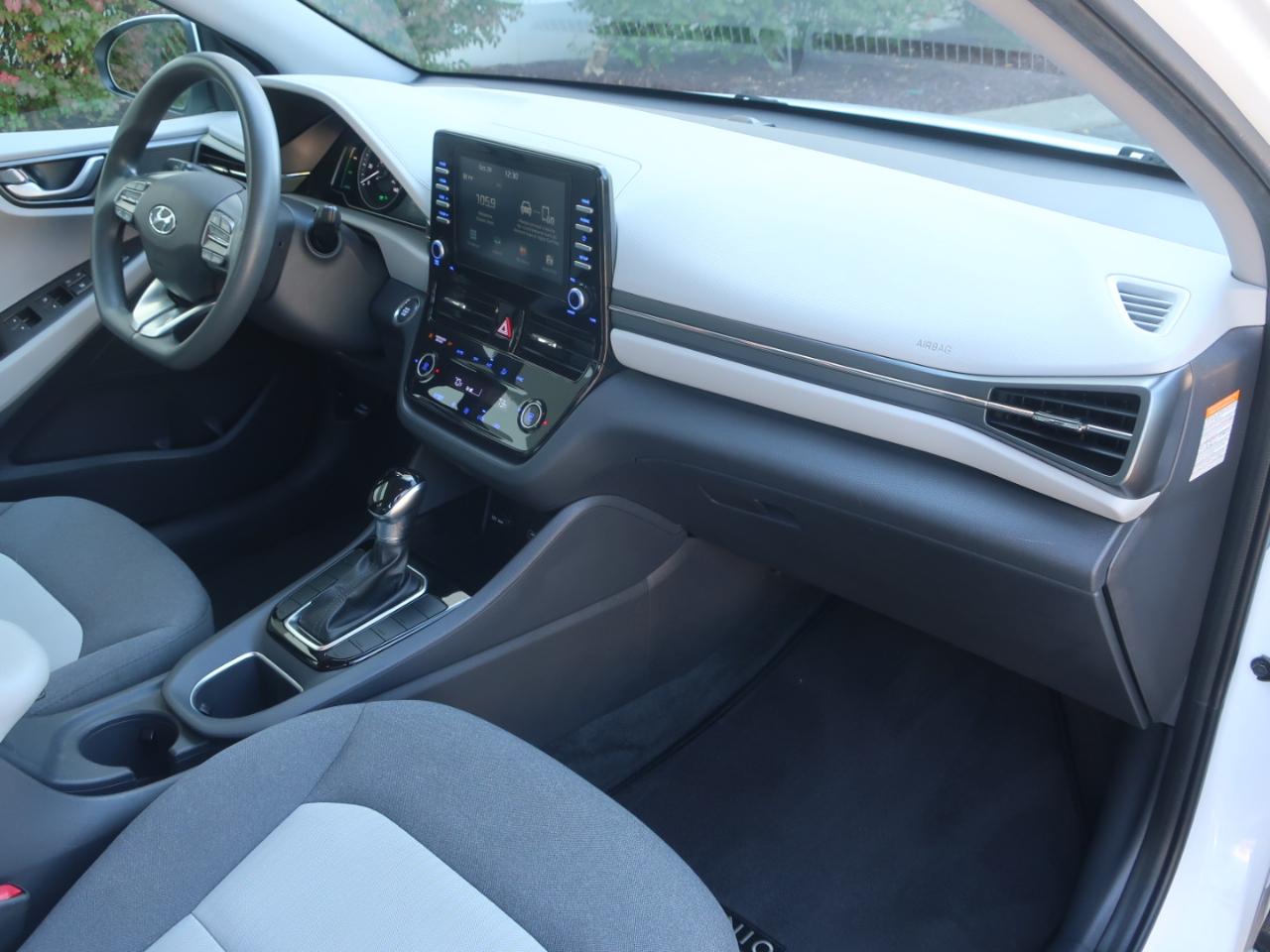 Hyundai Ioniq Hybrid Blue 2020