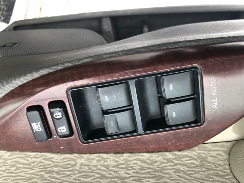 Toyota Sienna XLE AWD 7-Pass V6 2011