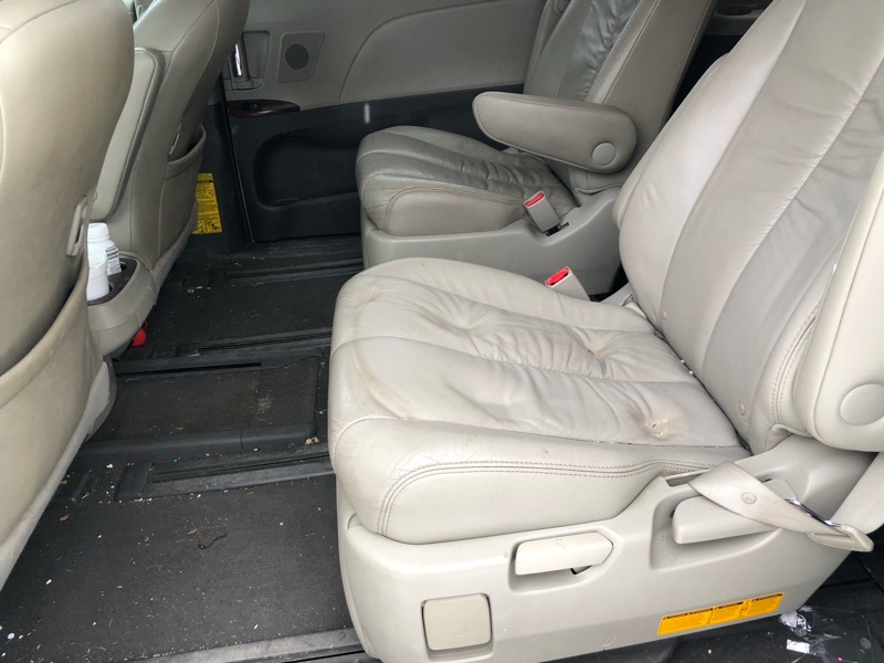 Toyota Sienna XLE AWD 7-Pass V6 2011