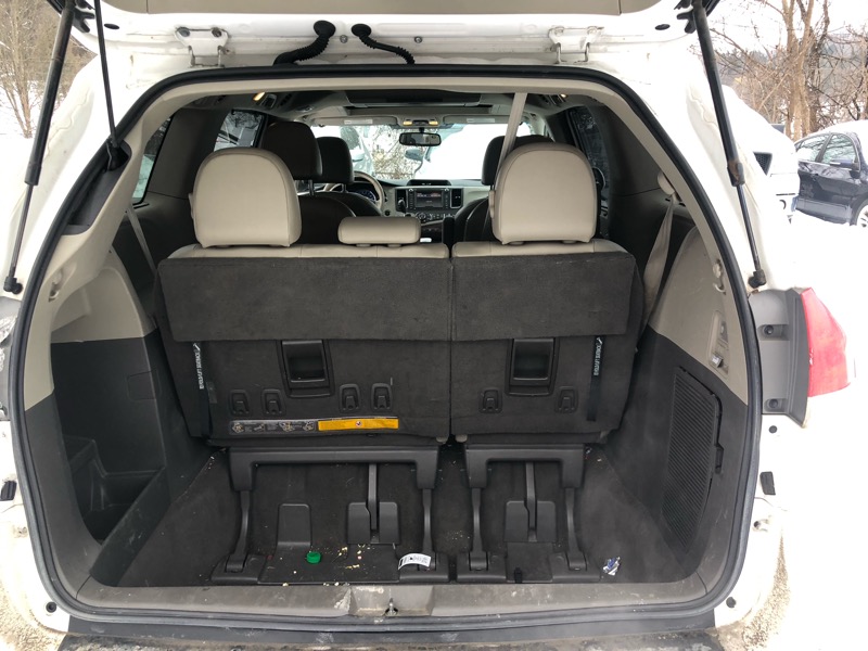 Toyota Sienna XLE AWD 7-Pass V6 2011