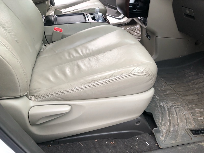 Toyota Sienna XLE AWD 7-Pass V6 2011