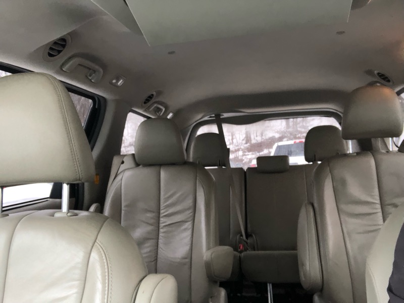 Toyota Sienna XLE AWD 7-Pass V6 2011