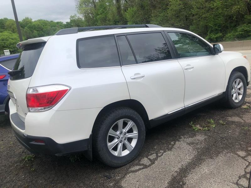 Toyota Highlander Base 4WD 2012